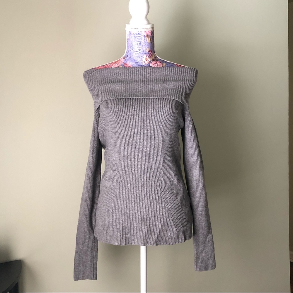 DO+BE off the shoulder sweater